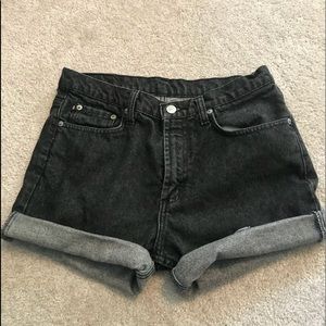 Black high waisted short